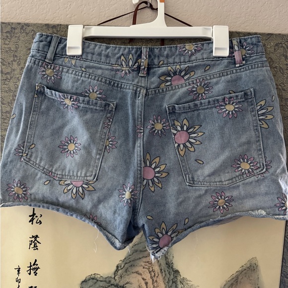 No Boundaries flower jean shorts size jr 15 - Picture 2 of 4
